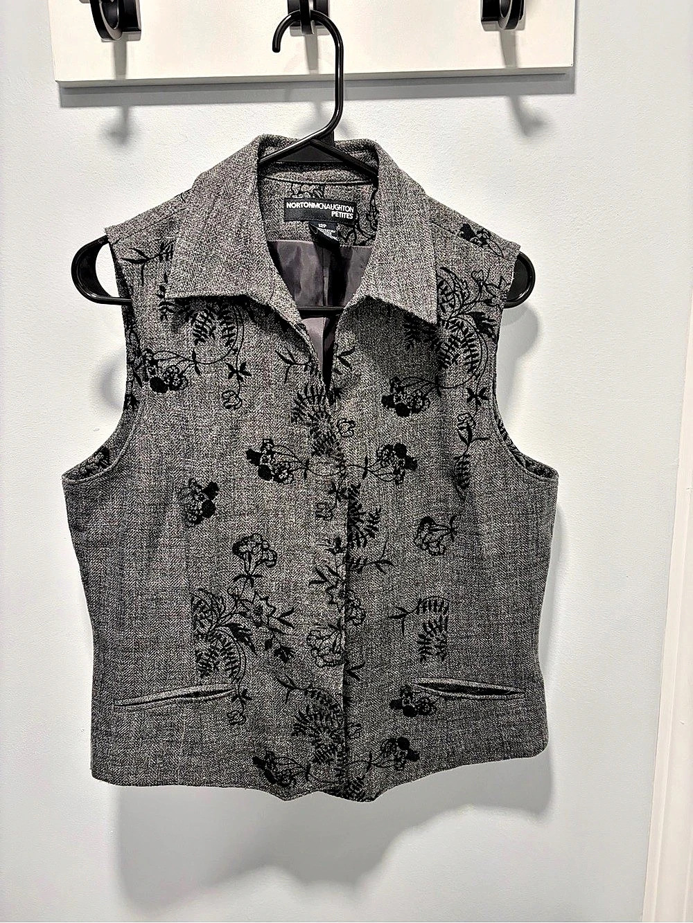 Norton McNaughton Floral Gray & Black Vest Size 12P